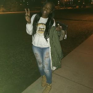 Meet your Posher, Alexis